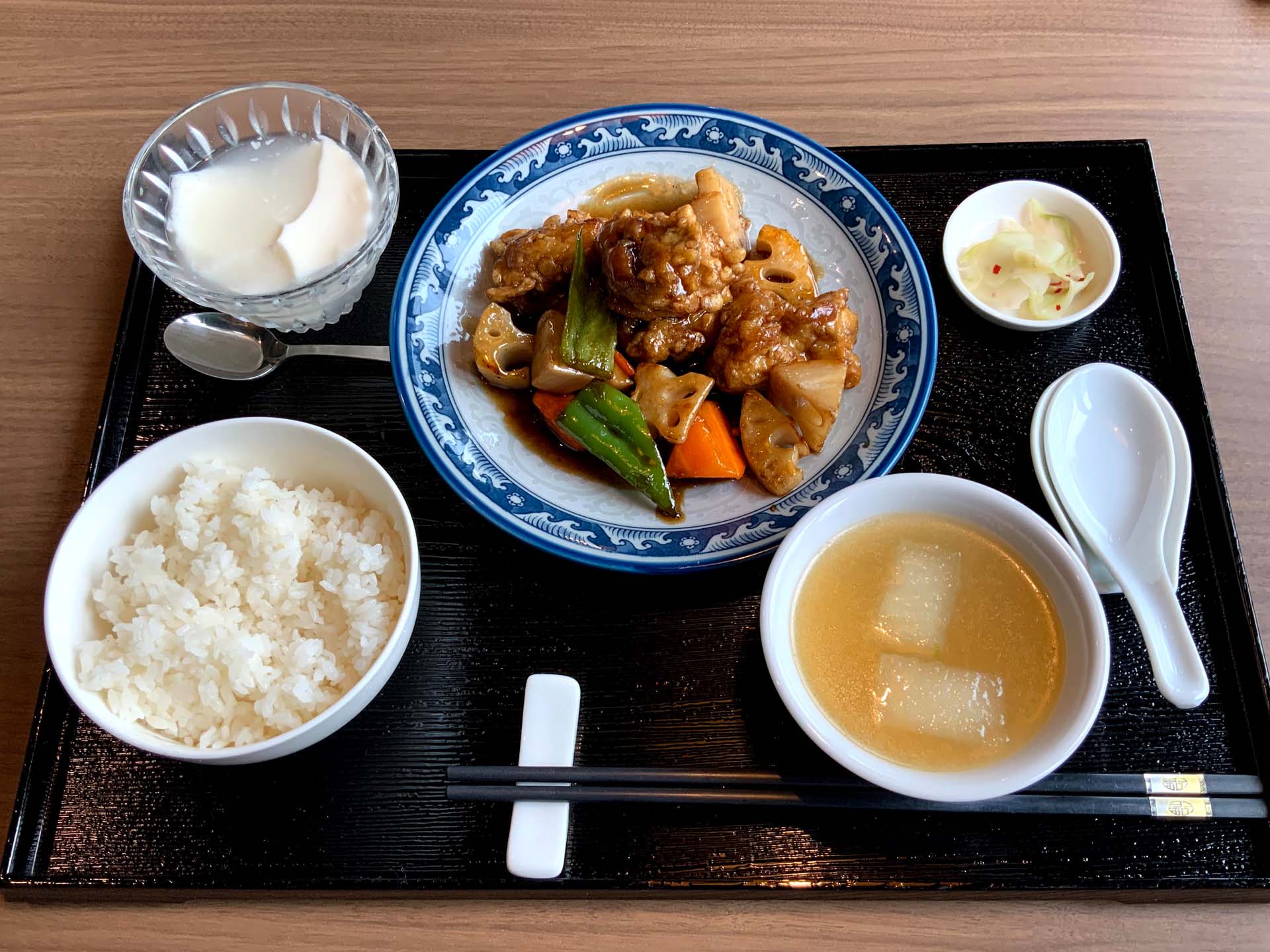 投稿についてもっと詳しく 2020年9月の月替わりランチ『新レンコンと鶏肉の黒酢炒め』