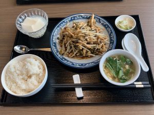 投稿についてもっと詳しく 2020年12月の月替わりランチ『もやしと豚肉の高菜炒め』
