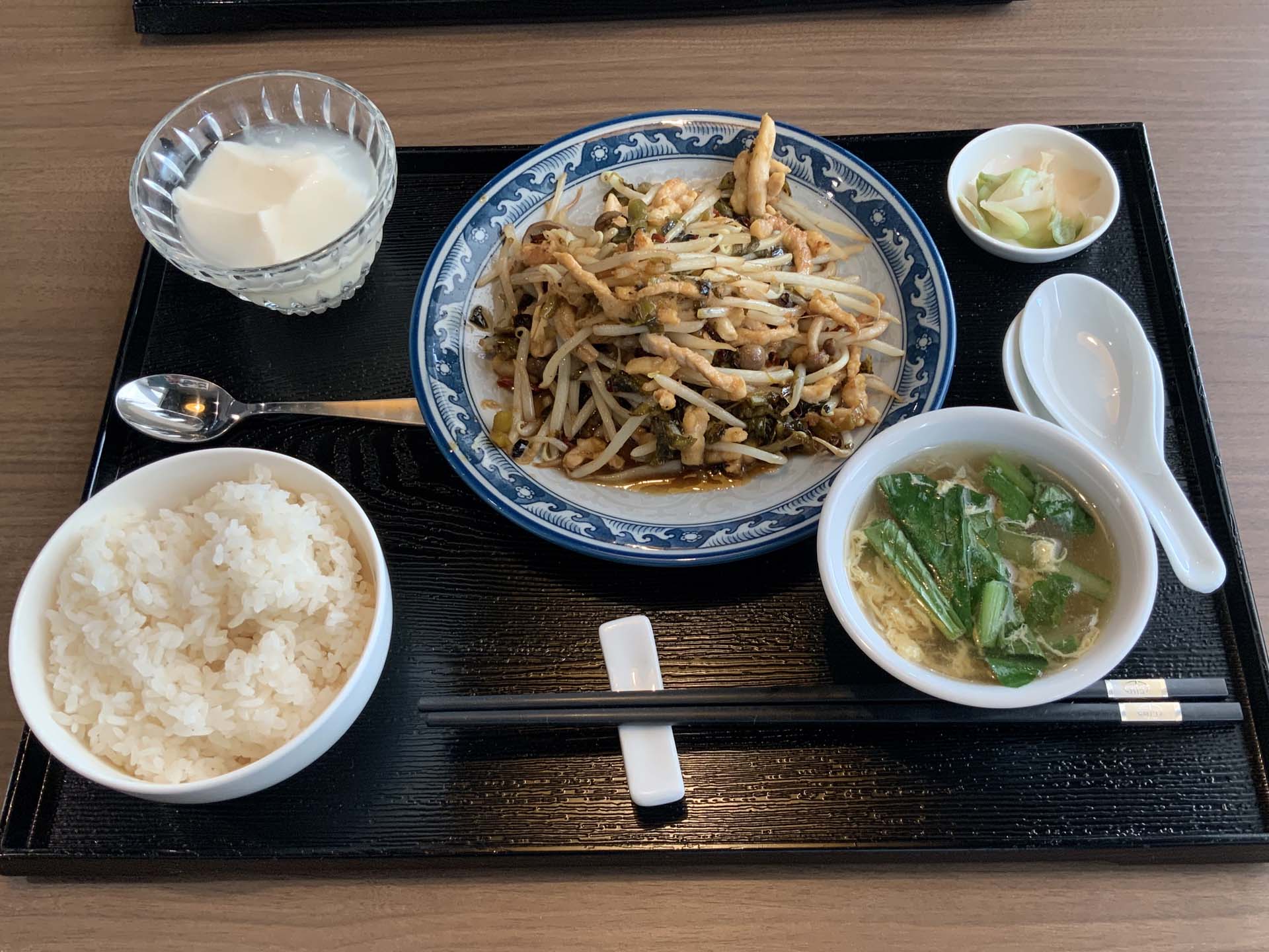 投稿についてもっと詳しく 2020年12月の月替わりランチ『もやしと豚肉の高菜炒め』