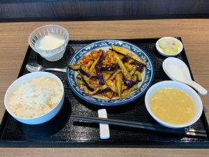 投稿についてもっと詳しく 2021年7月の月替わりランチ『茄子と豚肉の炒めもの(魚香茄子)』