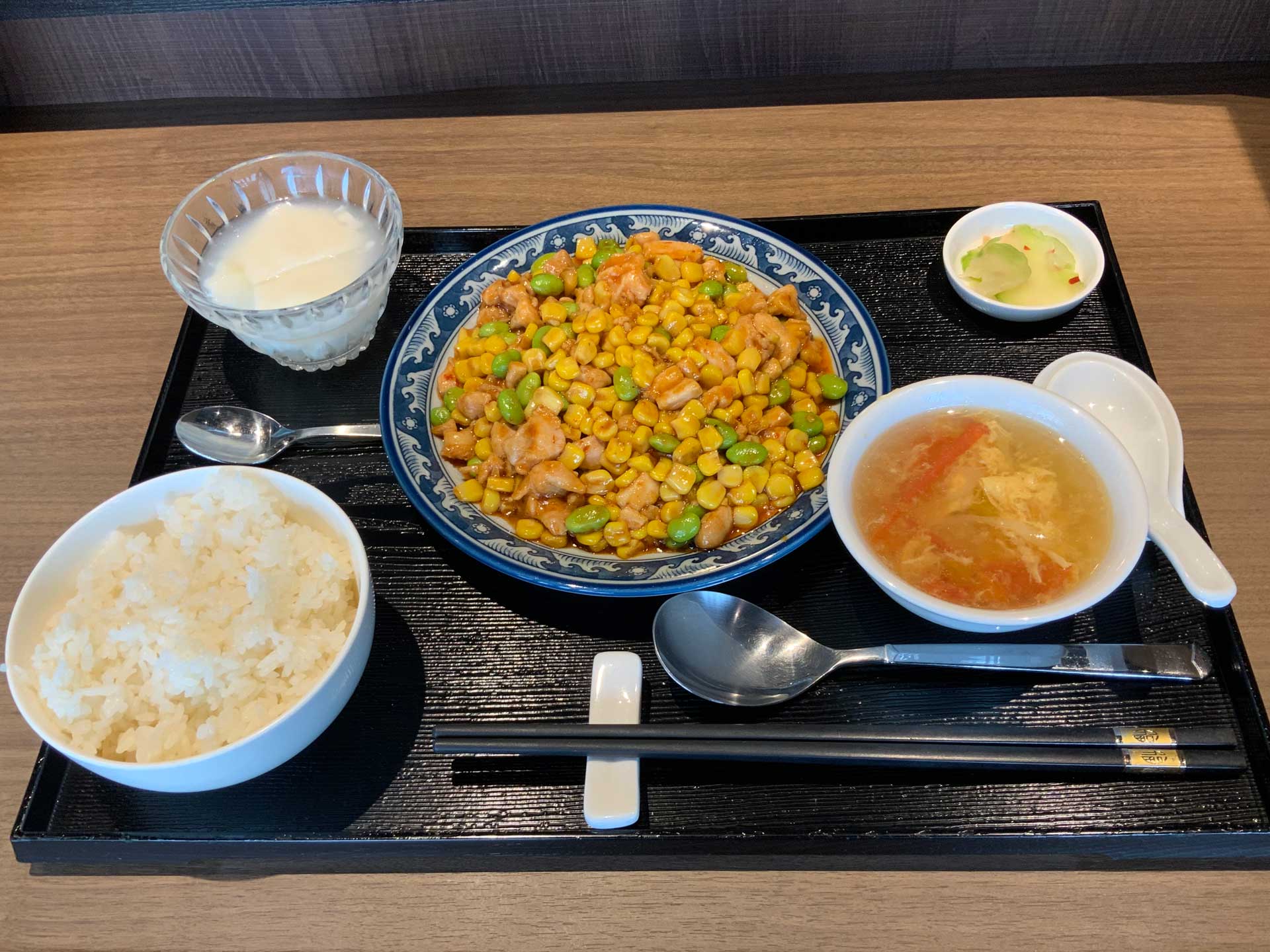 投稿についてもっと詳しく 2021年8月の月替わりランチ『栗米鶏鬆(とうもろこしと鶏肉の豆板醤炒め)』