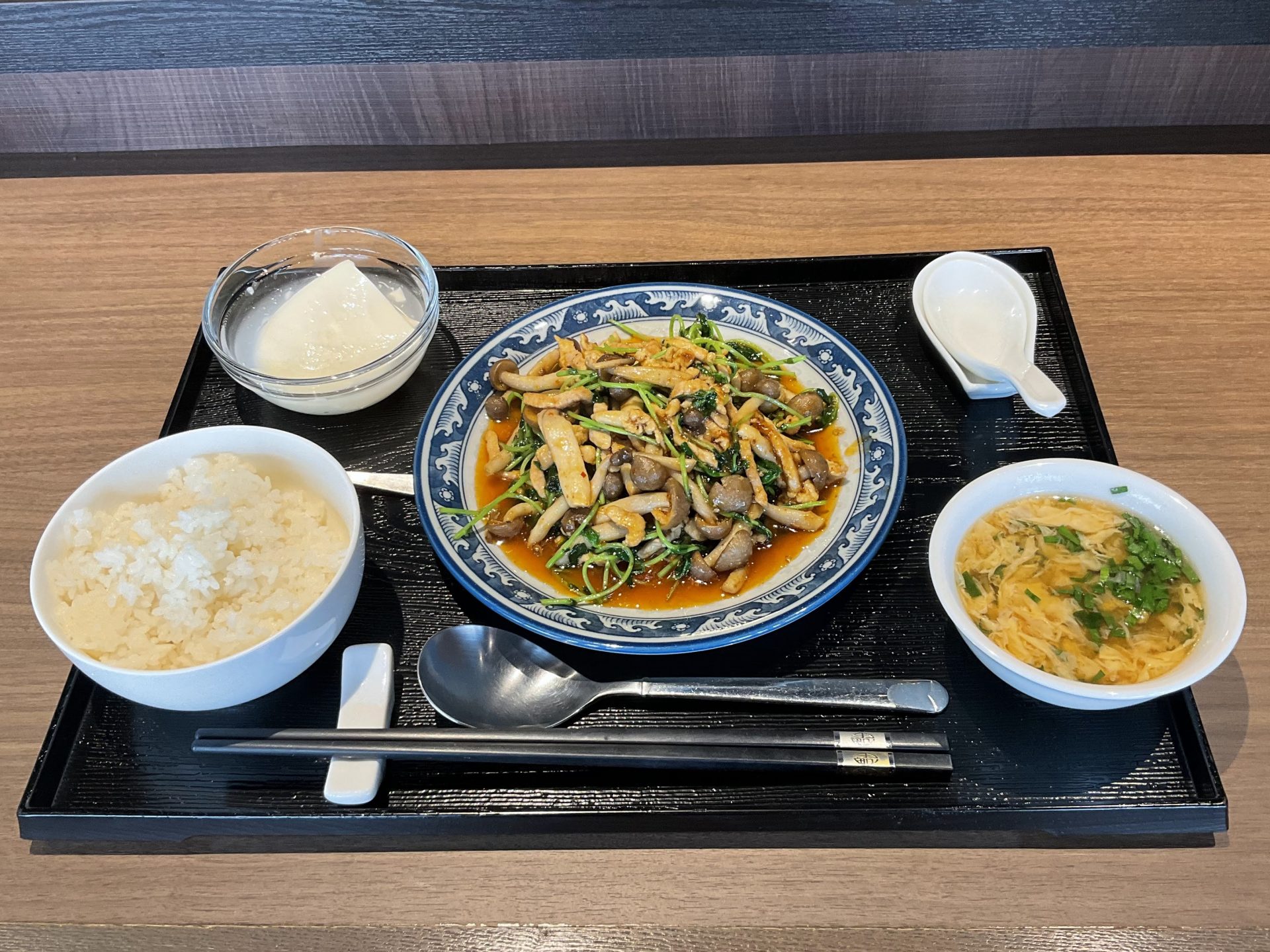 投稿についてもっと詳しく 2022年4月の月替わりランチ『豆苗と豚肉のピリ辛炒め(豆苗肉絲)』