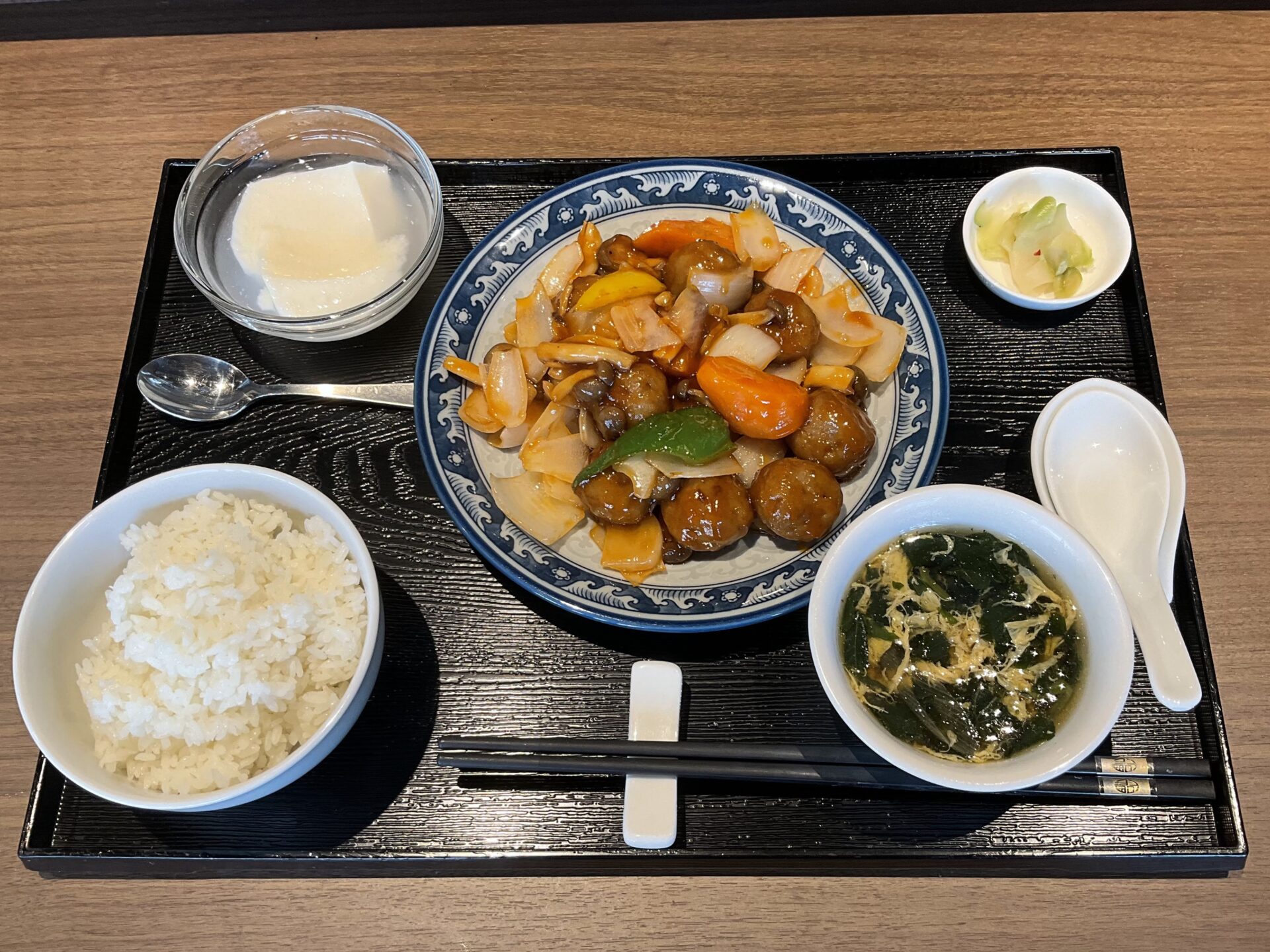 投稿についてもっと詳しく 2022年6月の月替わりランチ『糖醋肉丸子(肉団子の甘酢餡掛け)』