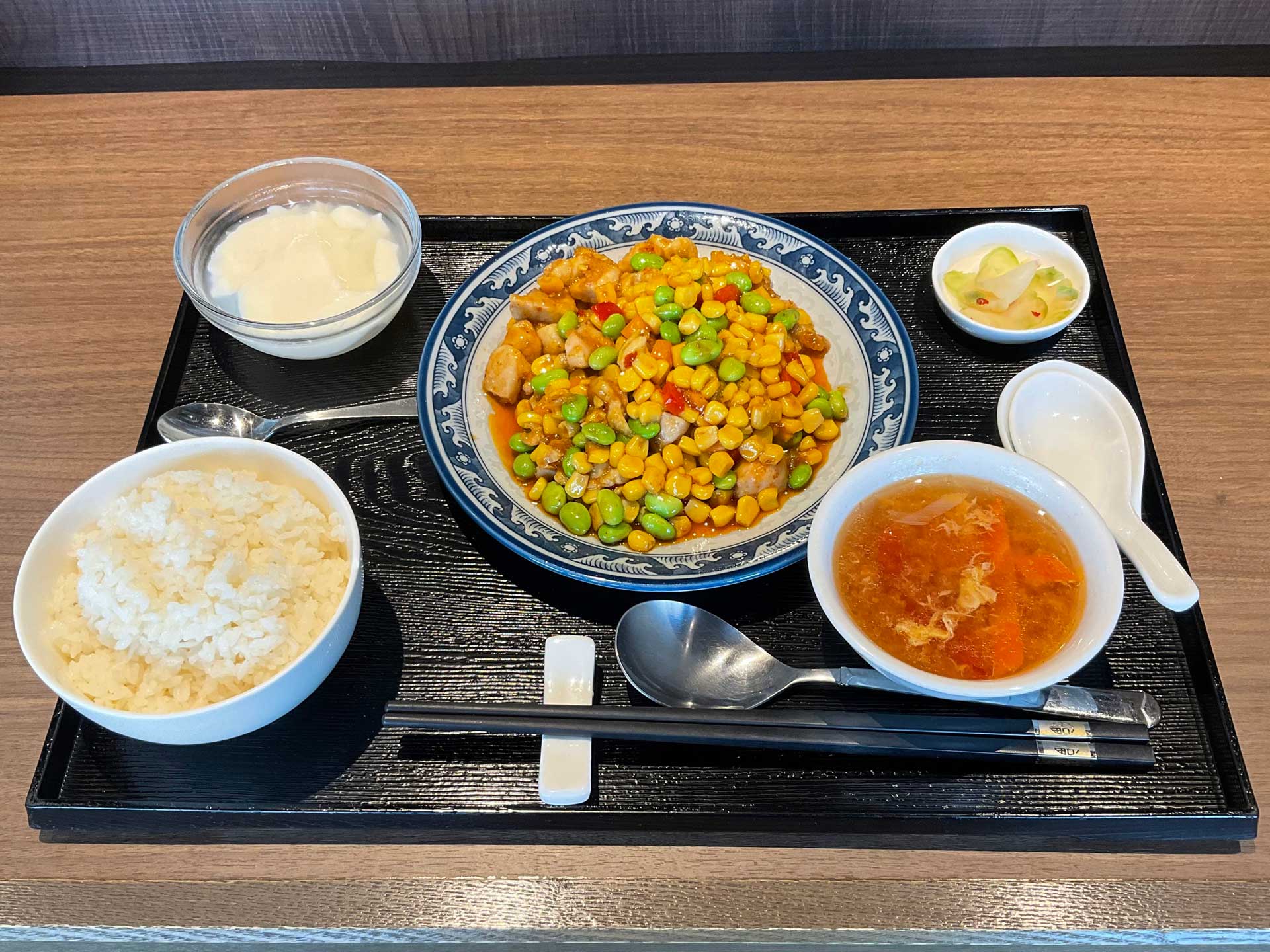 投稿についてもっと詳しく 2022年7月の月替わりランチ『栗米鶏丁(トウモロコシと鶏肉の豆板醤炒め)』