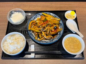 投稿についてもっと詳しく 2022年8月の月替わりランチ『魚香茄絲(茄子と豚肉のピリ辛スタミナ炒め)』