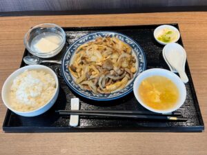 投稿についてもっと詳しく 2023年4月の月替わりランチ『洋葱牛肉絲(新玉葱と牛肉のオイスターソース炒め)』