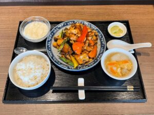 投稿についてもっと詳しく 2023年10月の月替わりランチ『南瓜鶏丁(鶏肉とかぼちゃのピリ辛炒め)』