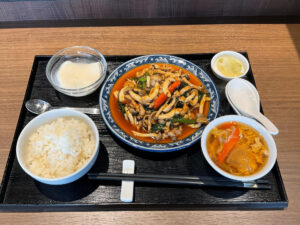 投稿についてもっと詳しく 2024年2月の月替わりランチ『油菜花肉絲(菜の花と豚肉の豆板醤炒め)』