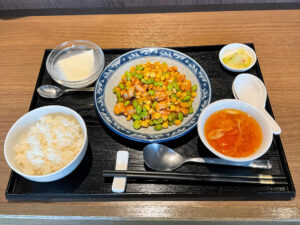 投稿についてもっと詳しく 2024年7月の月替わりランチ『栗米鶏鬆(とうもろこしと鶏肉の豆板醤炒め)』
