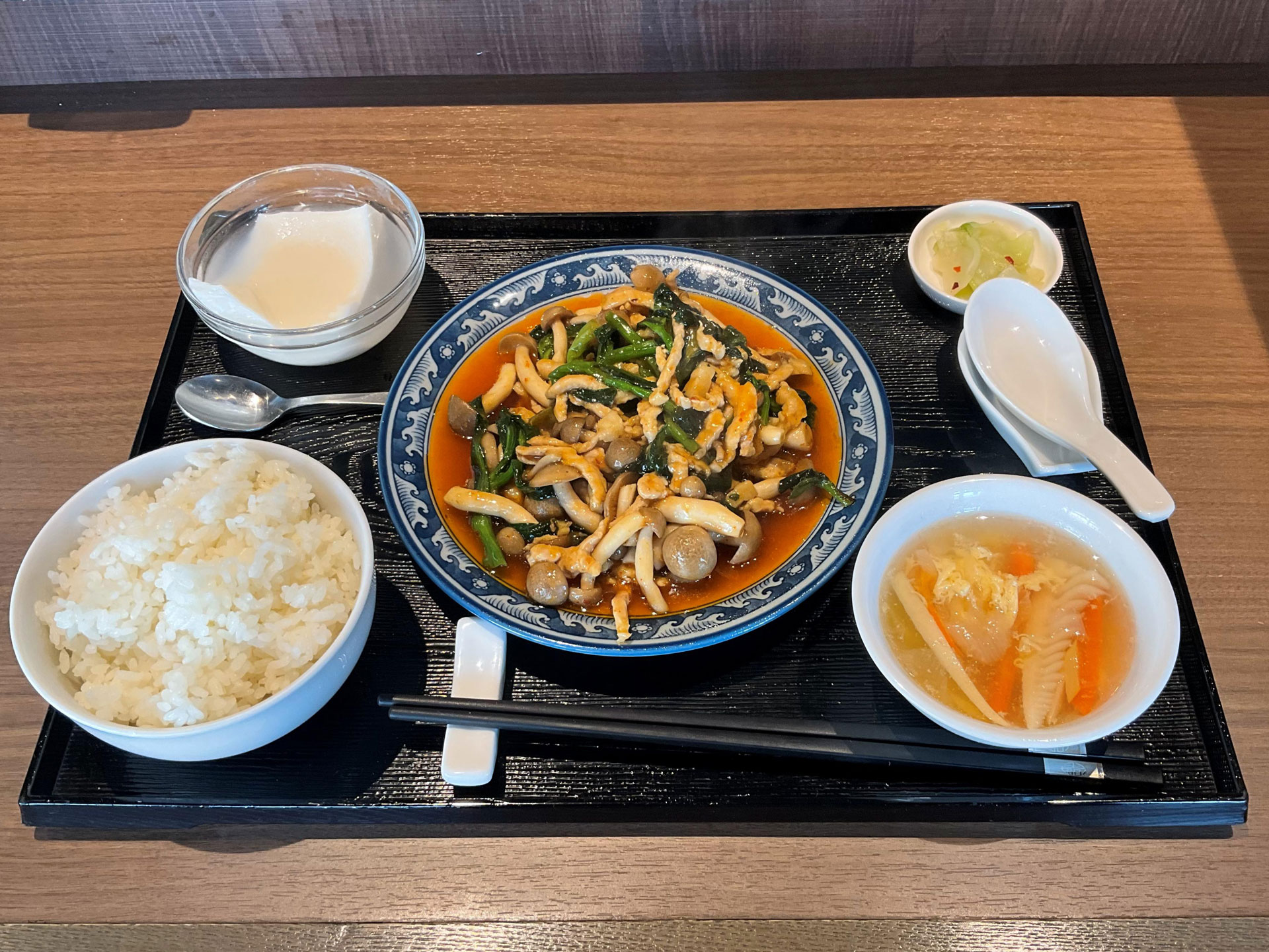 投稿についてもっと詳しく 2025年3月の月替わりランチ『家常油菜花(菜の花と豚肉の豆板醤炒め)』