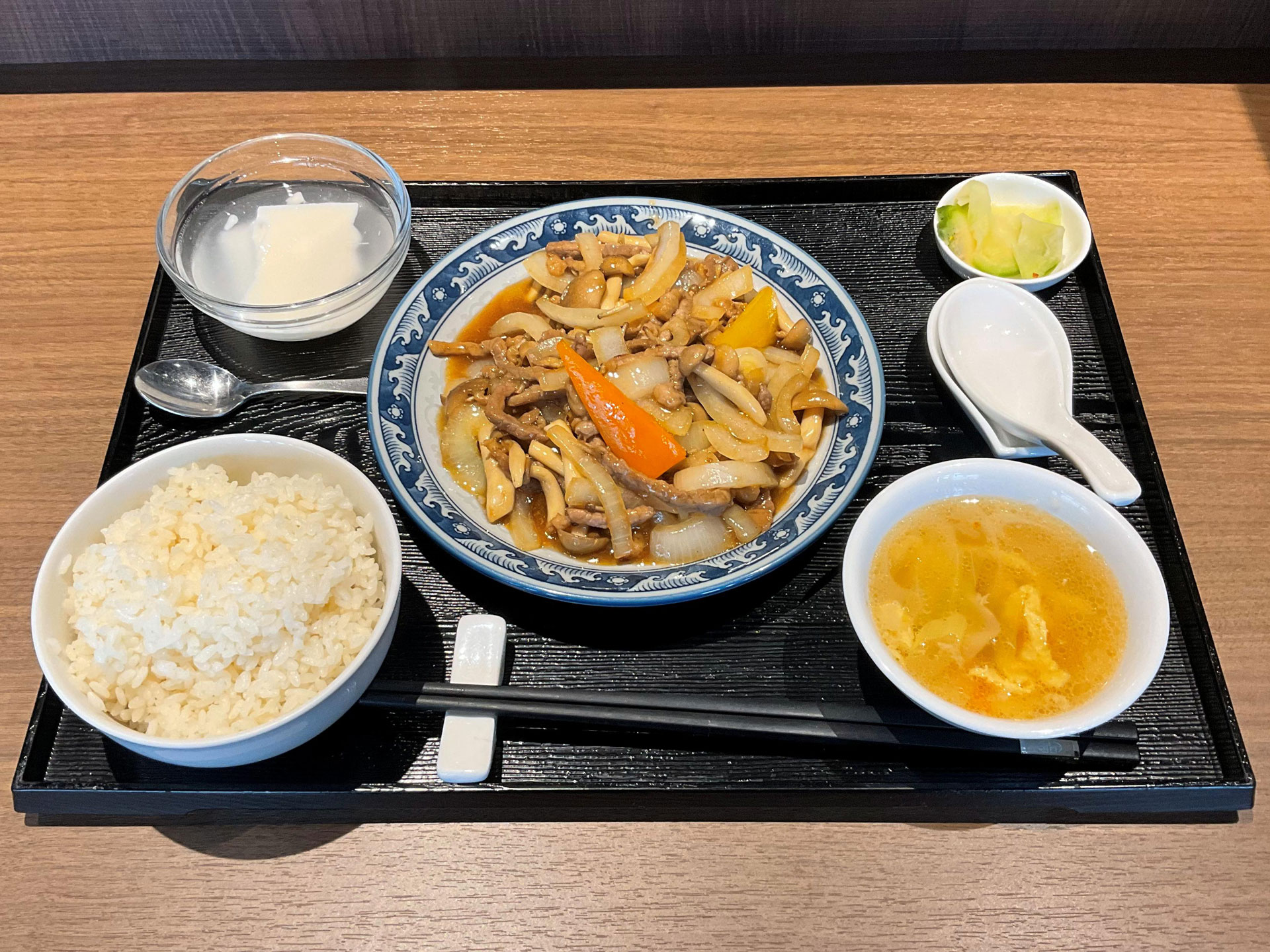 投稿についてもっと詳しく 2025年4月の月替わりランチ『洋葱牛肉絲(新玉葱と牛肉のオイスター炒め)』