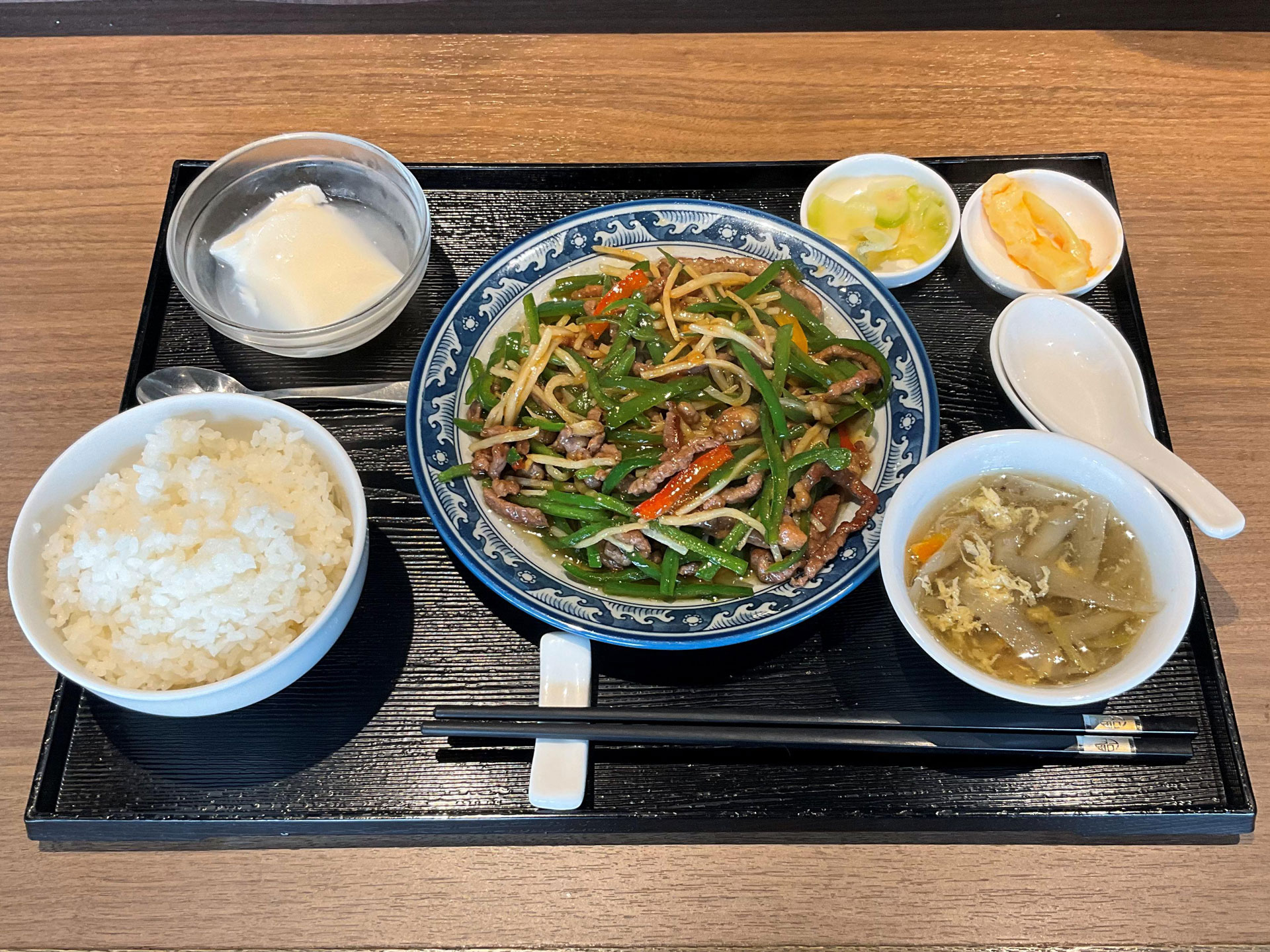投稿についてもっと詳しく 2025年6月の月替わりランチ『青椒牛肉絲(チンジャオニューロースー：ピーマンと牛肉の炒め)』