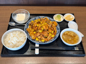 投稿についてもっと詳しく 2025年12月の月替わりランチ『慈姑鶏丁(クワイと鶏肉の豆板醤炒め)』